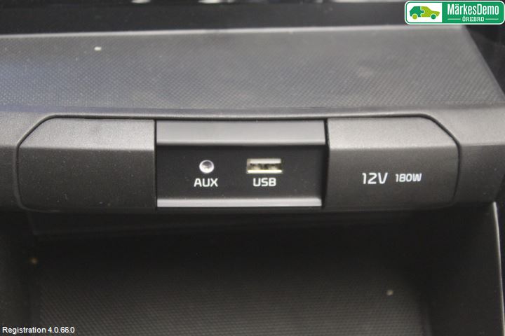Kia STONIC 18->> Instrumentkonsoll Golv