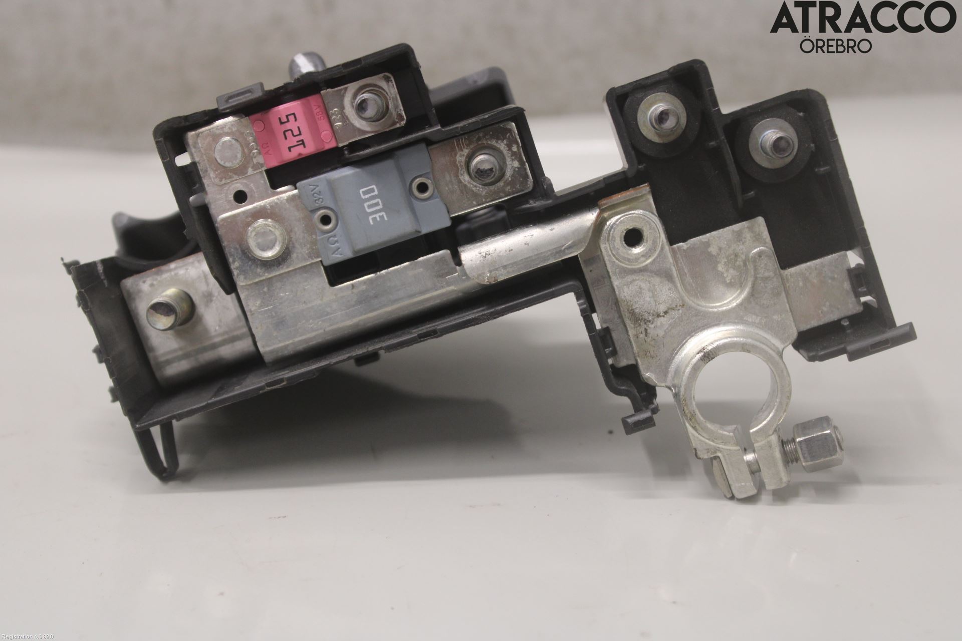 Audi A4/S4 B9 16-19 Säkringsdosa-Elcentral