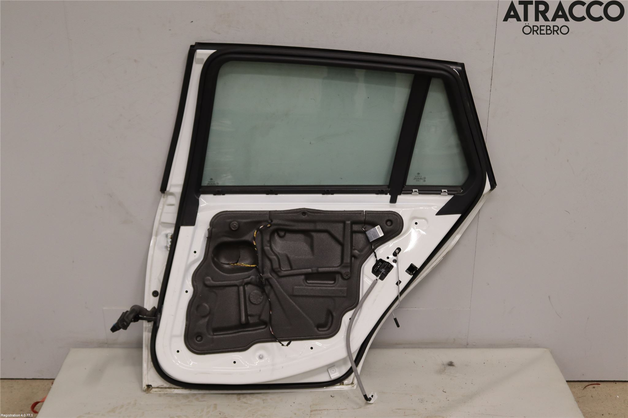 BMW 3 E90/91 SED/TOU 05-12 Dörr Bak Höger