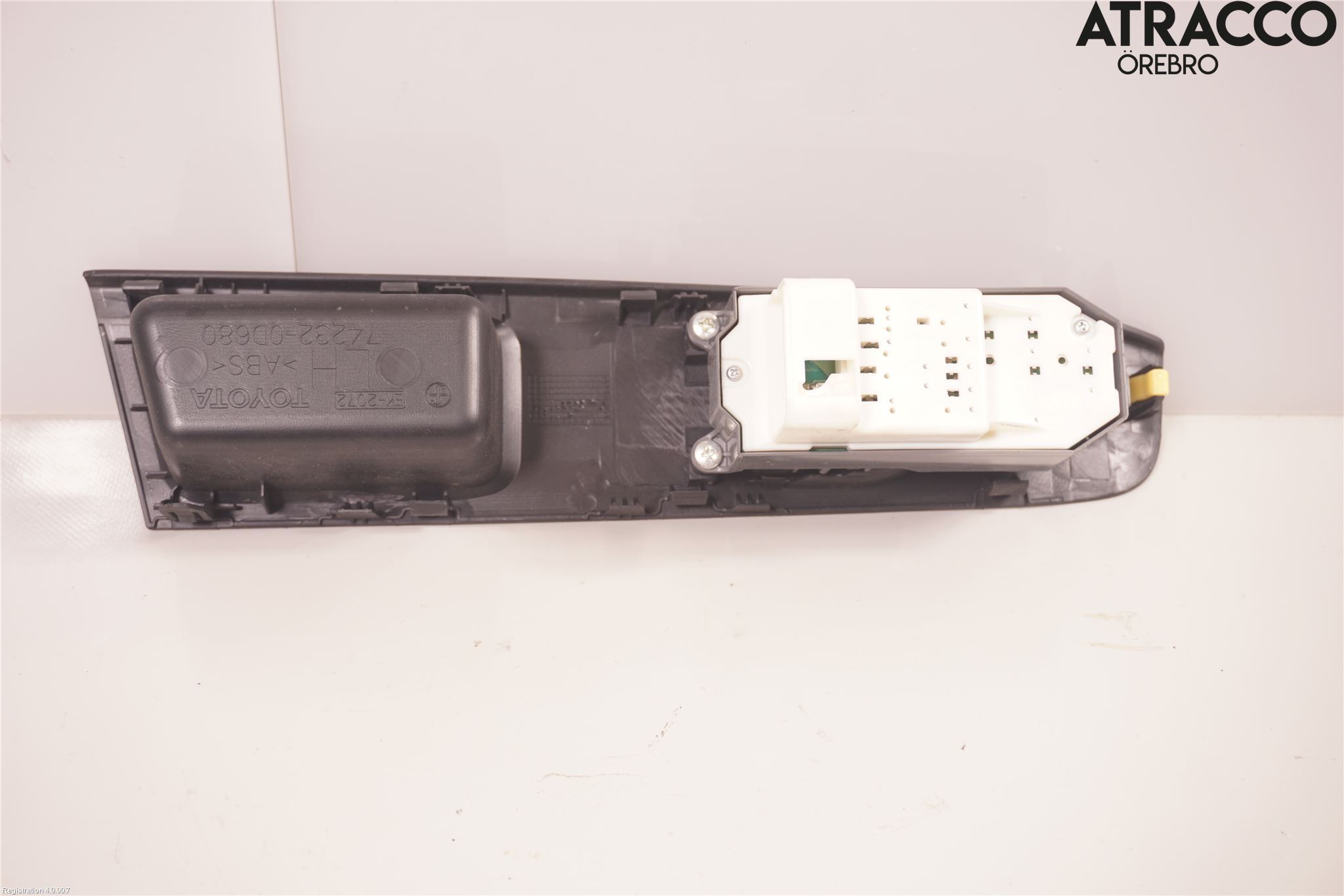 Toyota YARIS XP130 15-20 Strömställare Elhiss