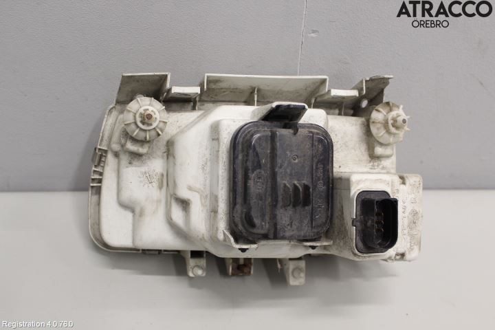 Volkswagen VW POLO 95-01 Strålkastare Höger
