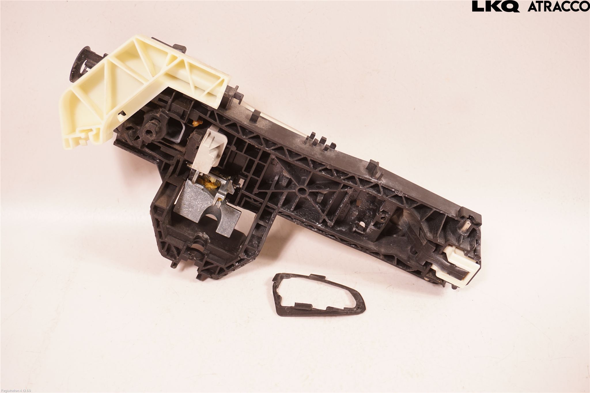 Mercedes-Benz MB E-KLASS (W212) 09-16 Dörrhandtag Yttre Vä