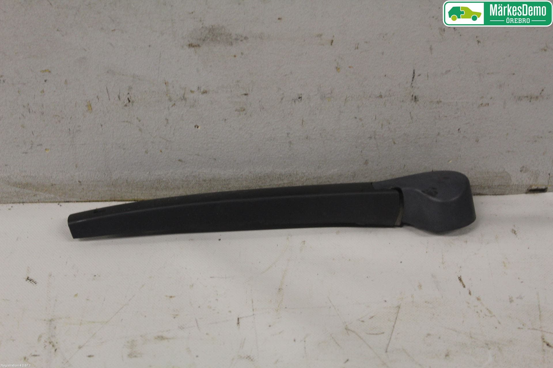 Volkswagen VW PASSAT 15-19 Torkararm-Bakruta