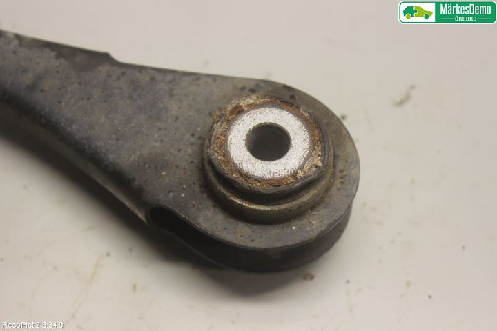 BMW 3 F30/F31/F80 12-19 Bärarm Bak Vä-Hö