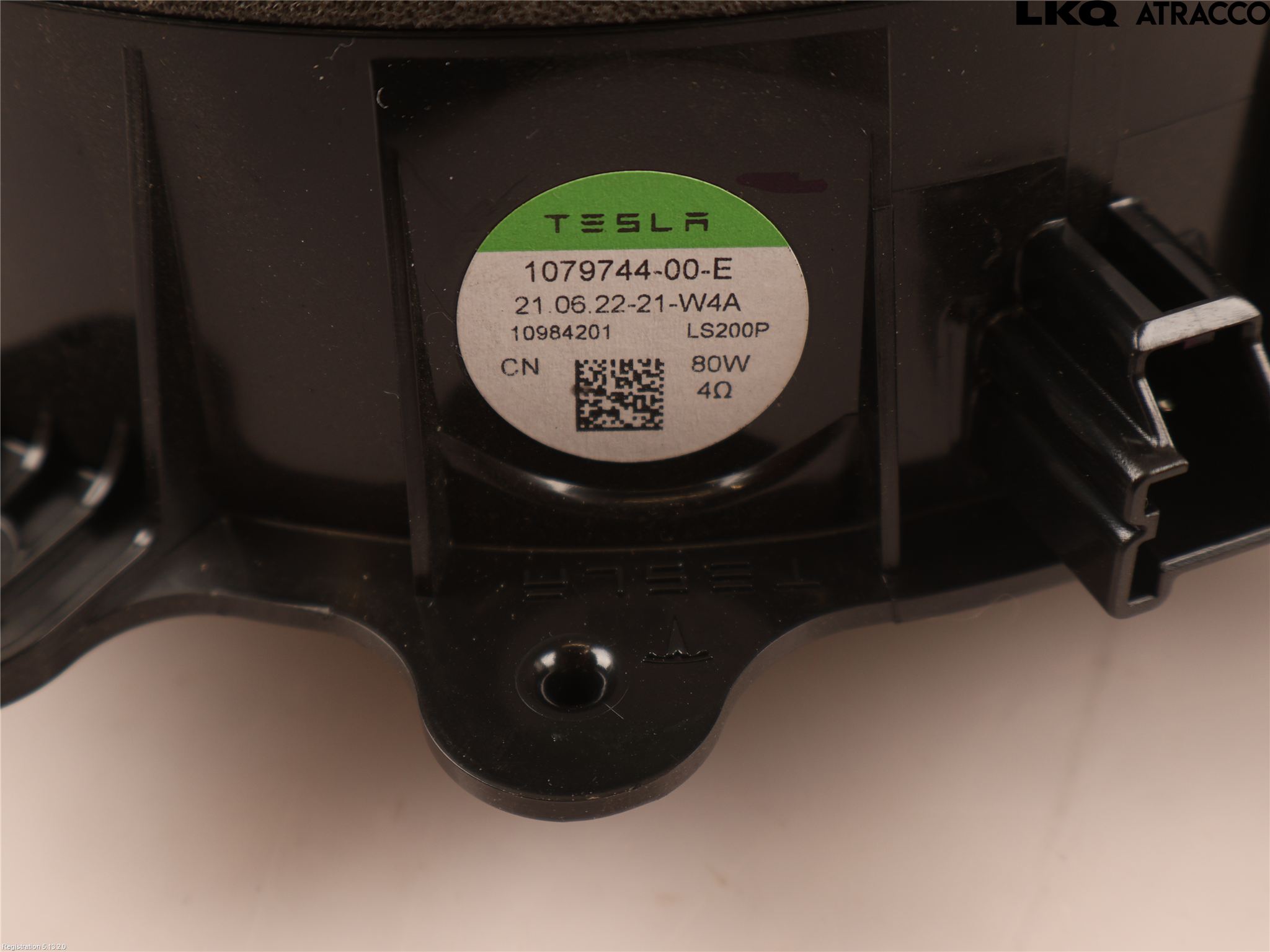Tesla MODEL 3 17- Högtalare