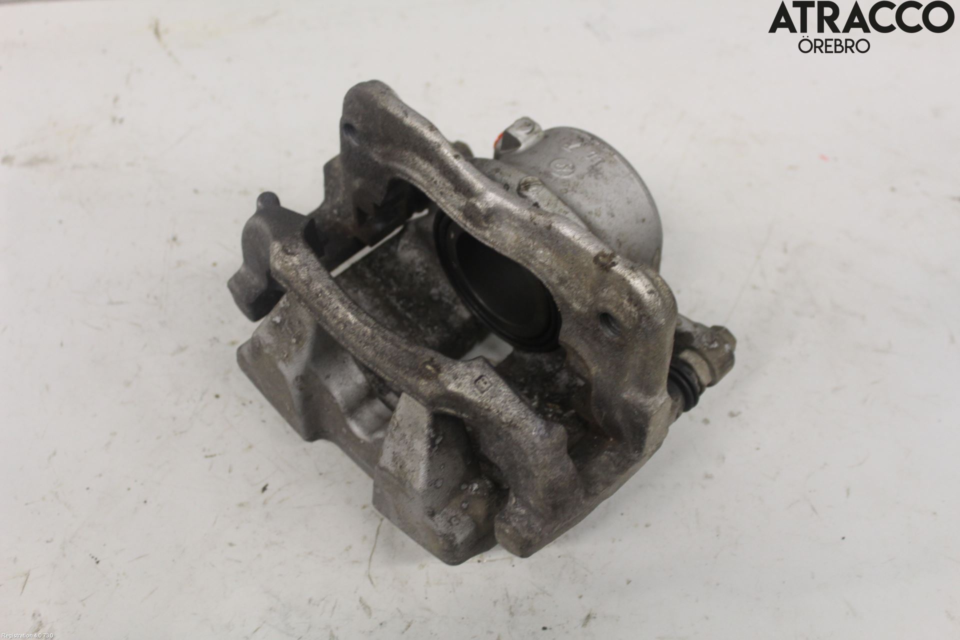 BMW 5 G30/G31/F90 17-23 Bromsok Fram Höger