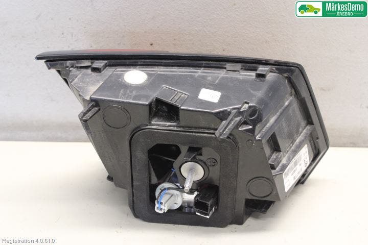 Peugeot 3008 17-24 Bakljus Lucka Hö