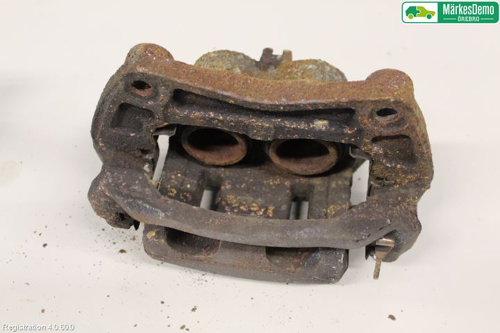 Nissan QASHQAI+2  10-14 Bromsok Fram Höger