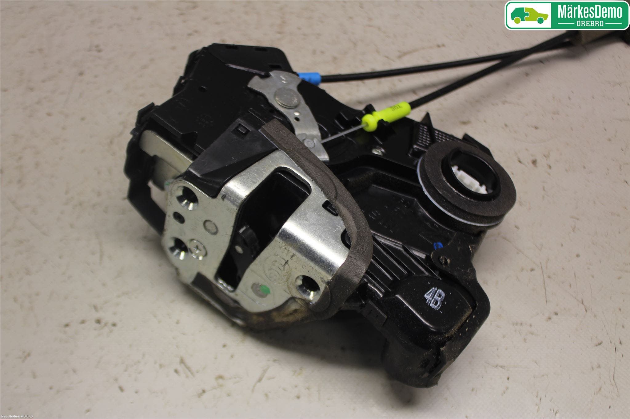 Toyota AVENSIS 09-15 Låskista-Dörrlås