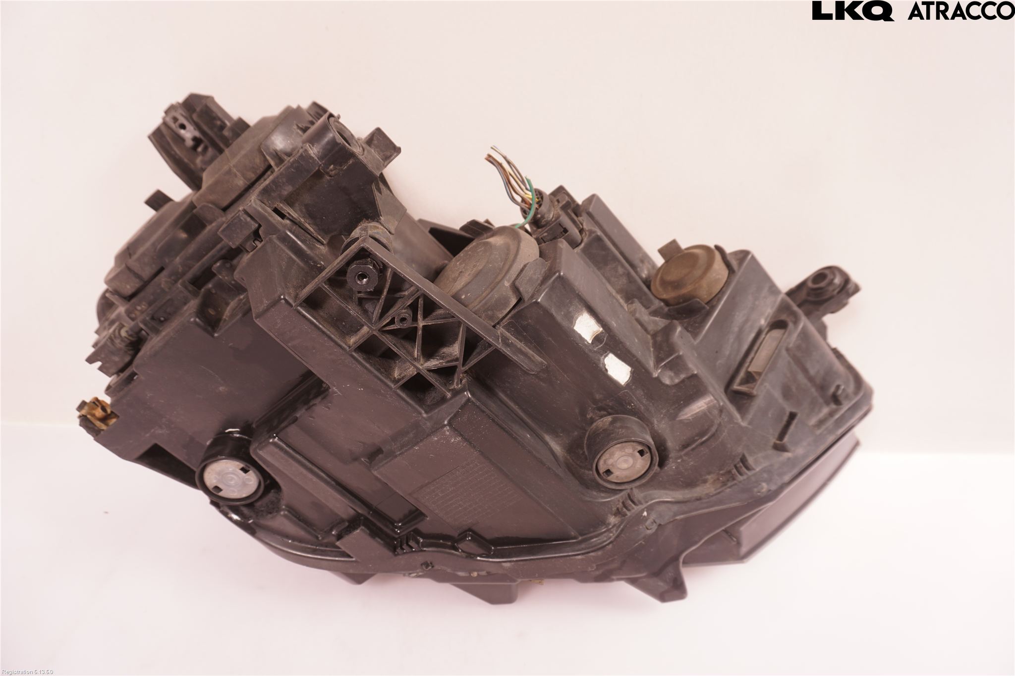 Volkswagen VW PASSAT 15-19 Strålkastare Vänster