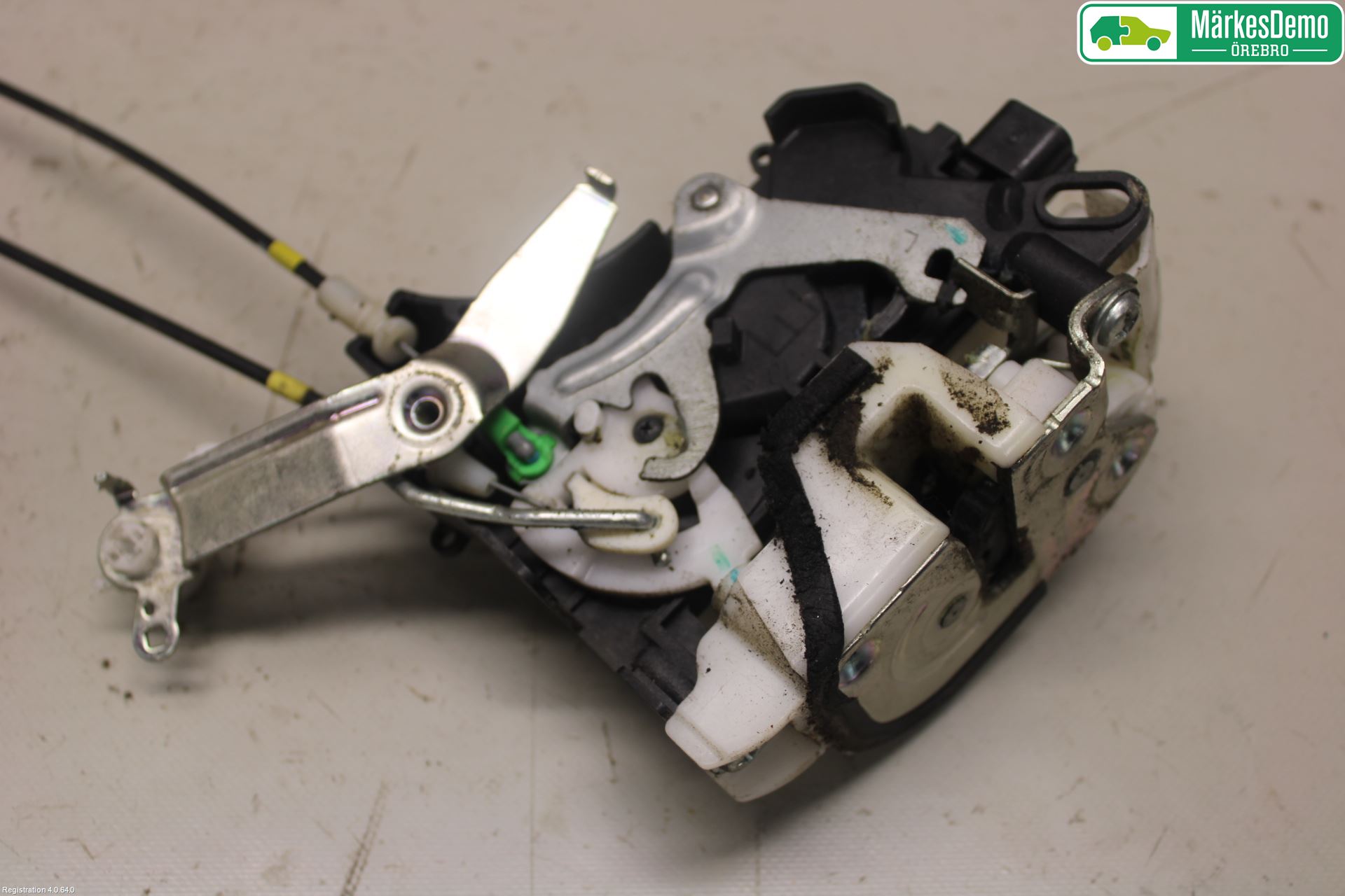 Mitsubishi L200 06-15 Låskista-Dörrlås