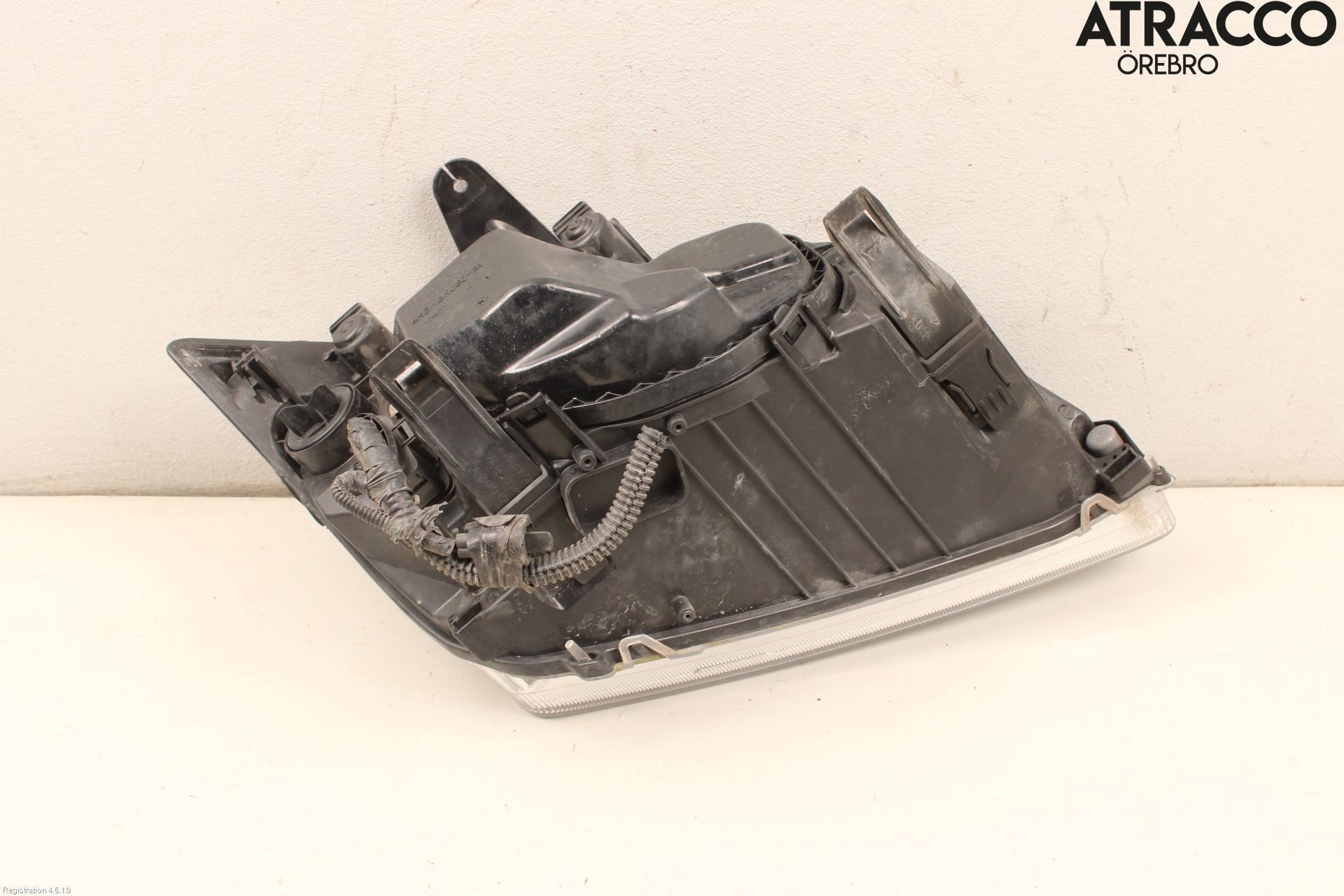 Ford FOCUS     04-07 Strålkastare Vänster