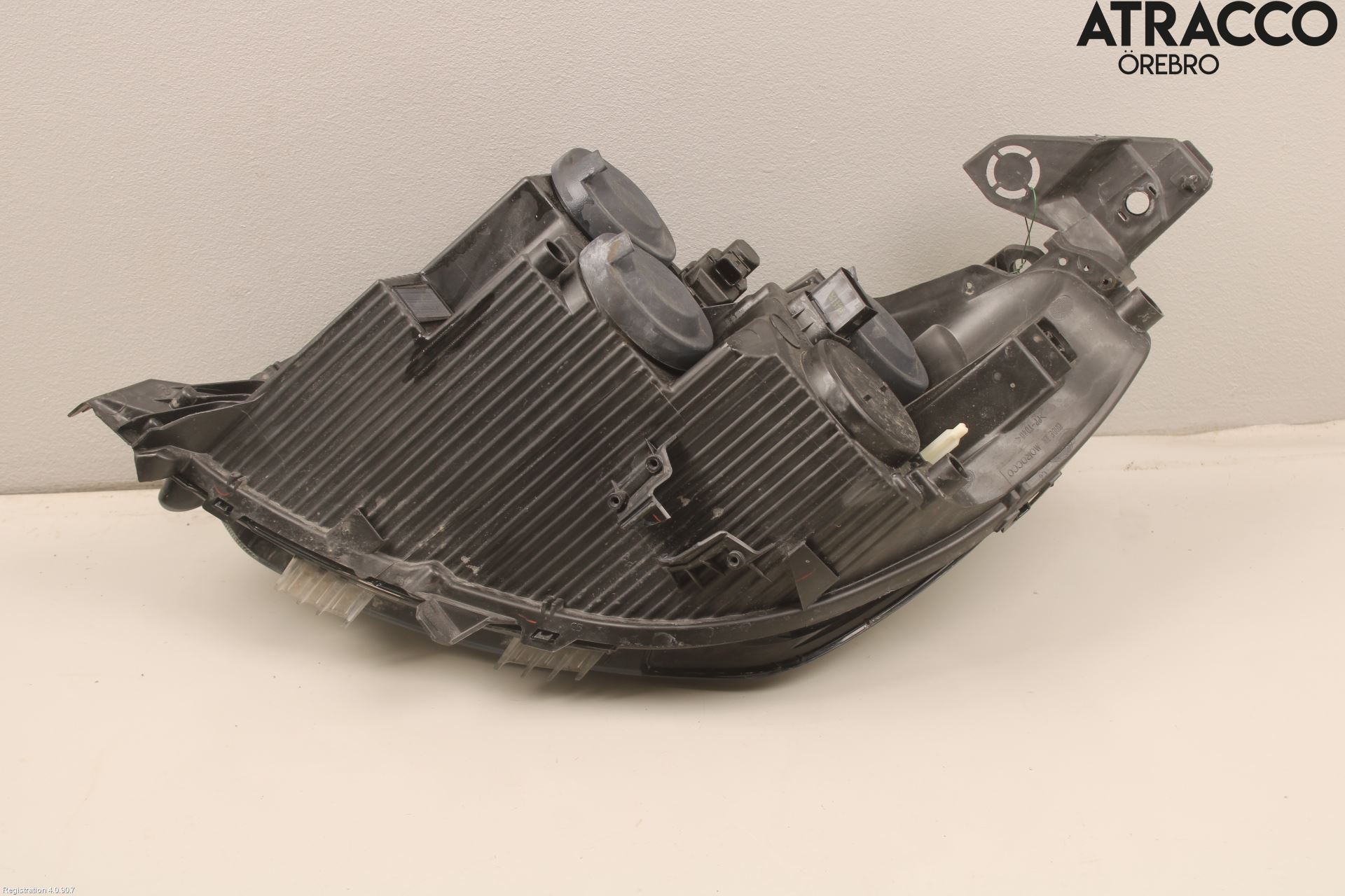 Peugeot 208/E-208 20- Strålkastare Höger