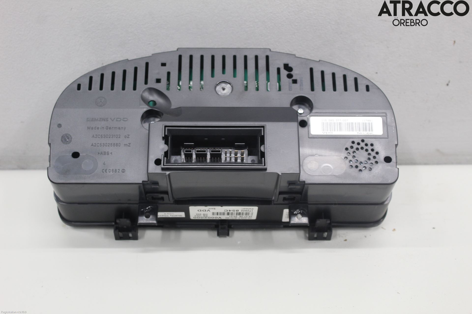 Volkswagen VW CADDY      04-10 Instrument Komb