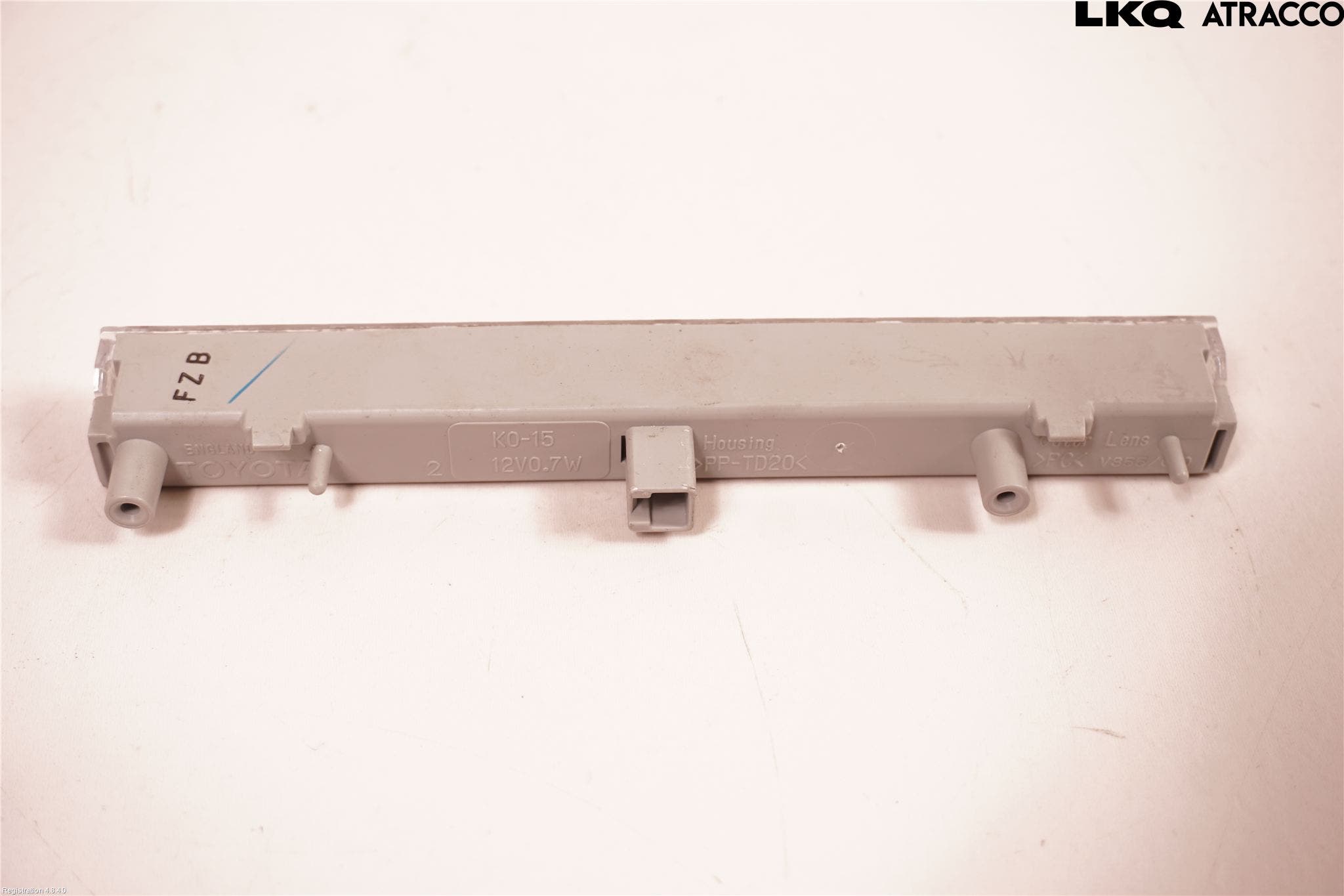 Toyota YARIS XP21 20- Bromsljus Bakruta