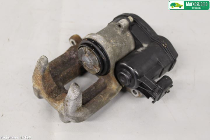 BMW 5 F10/F11/F18 09-17 Bromsok Bak Vänster