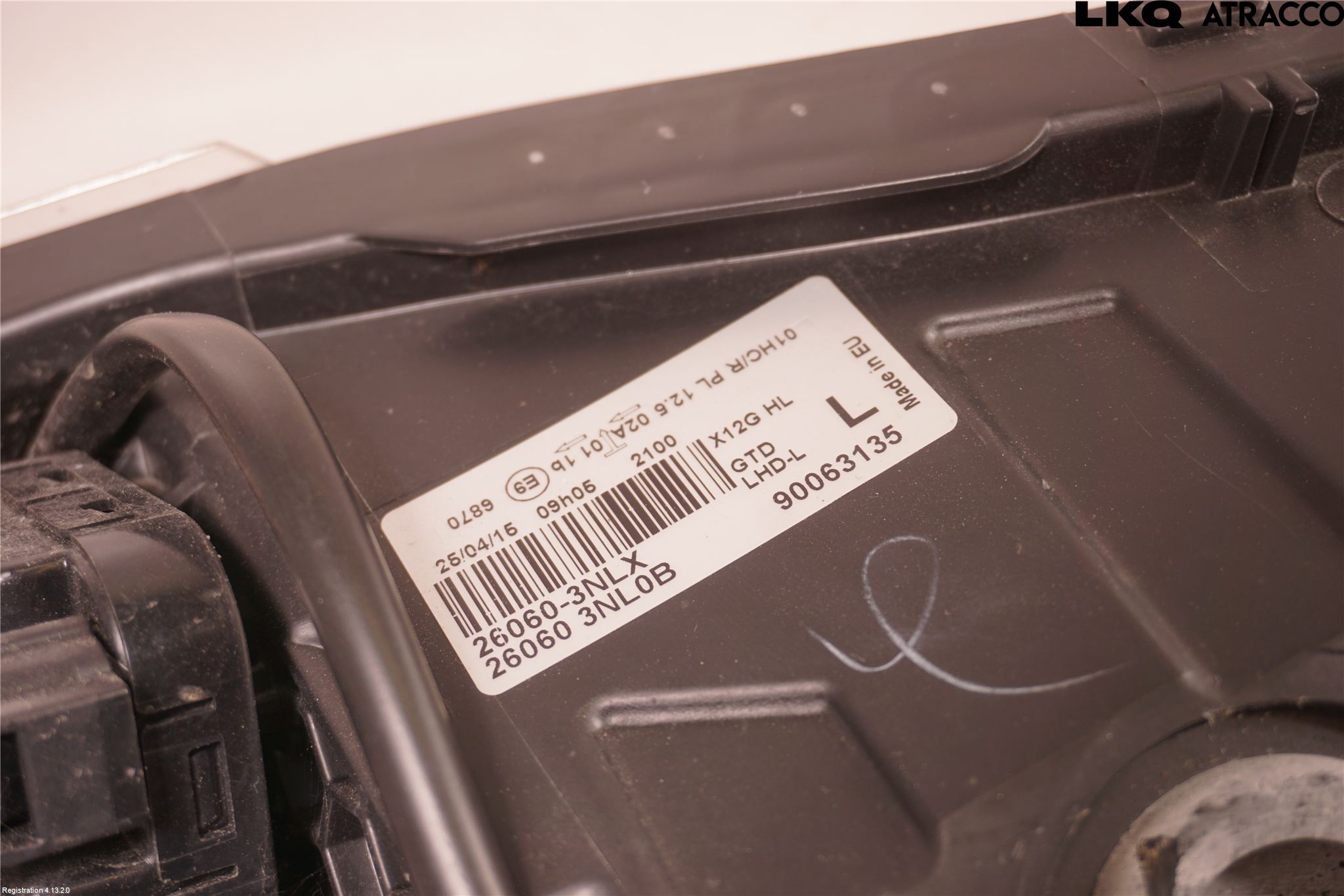 Nissan LEAF 11-17 Strålkastare Vänster