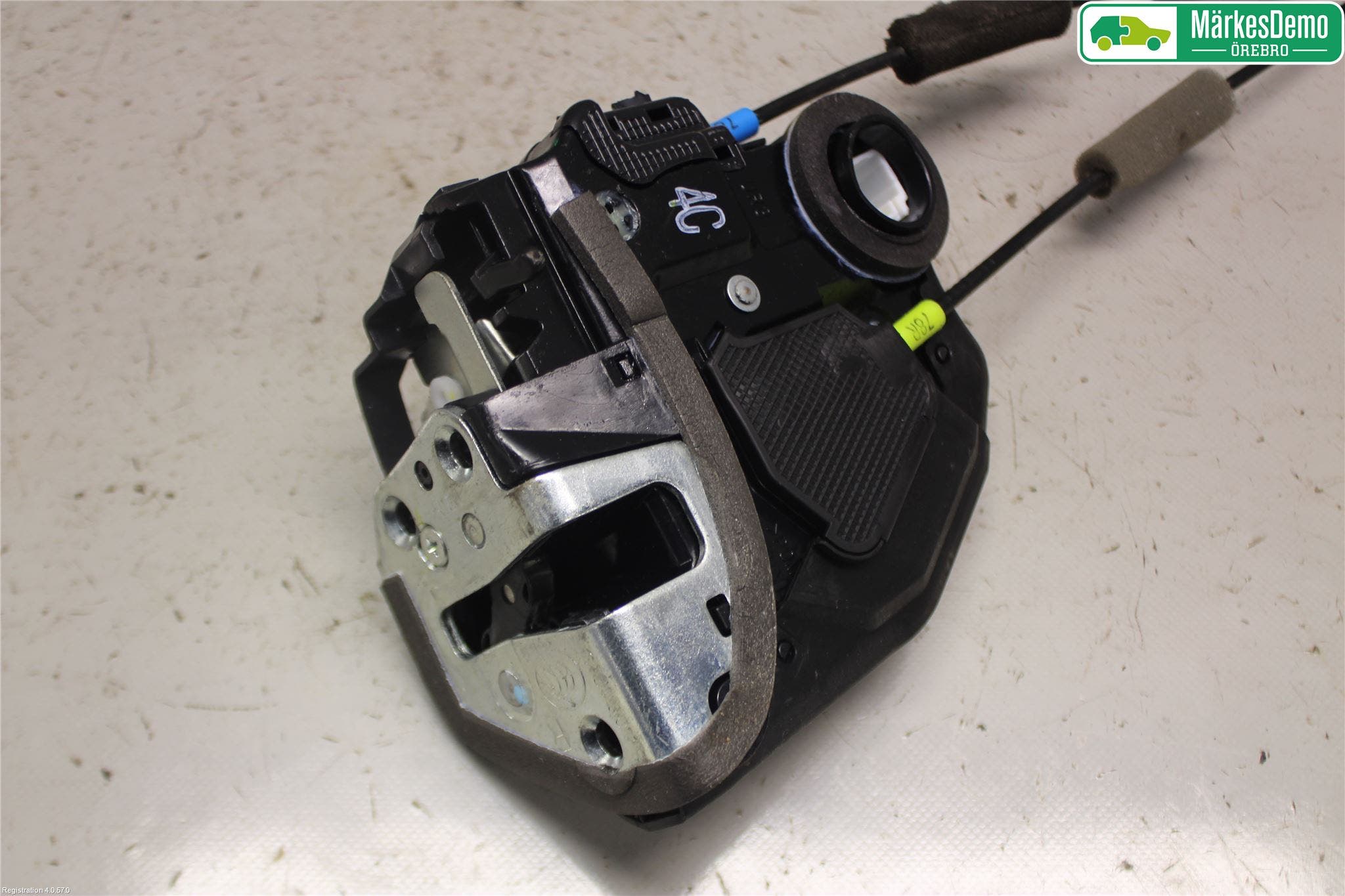 Toyota AVENSIS 09-15 Låskista-Dörrlås