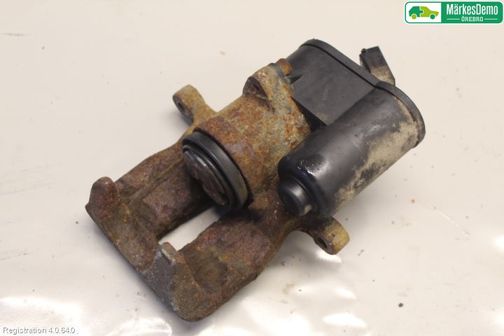 Volkswagen VW PASSAT 11-14 Bromsok Bak Höger