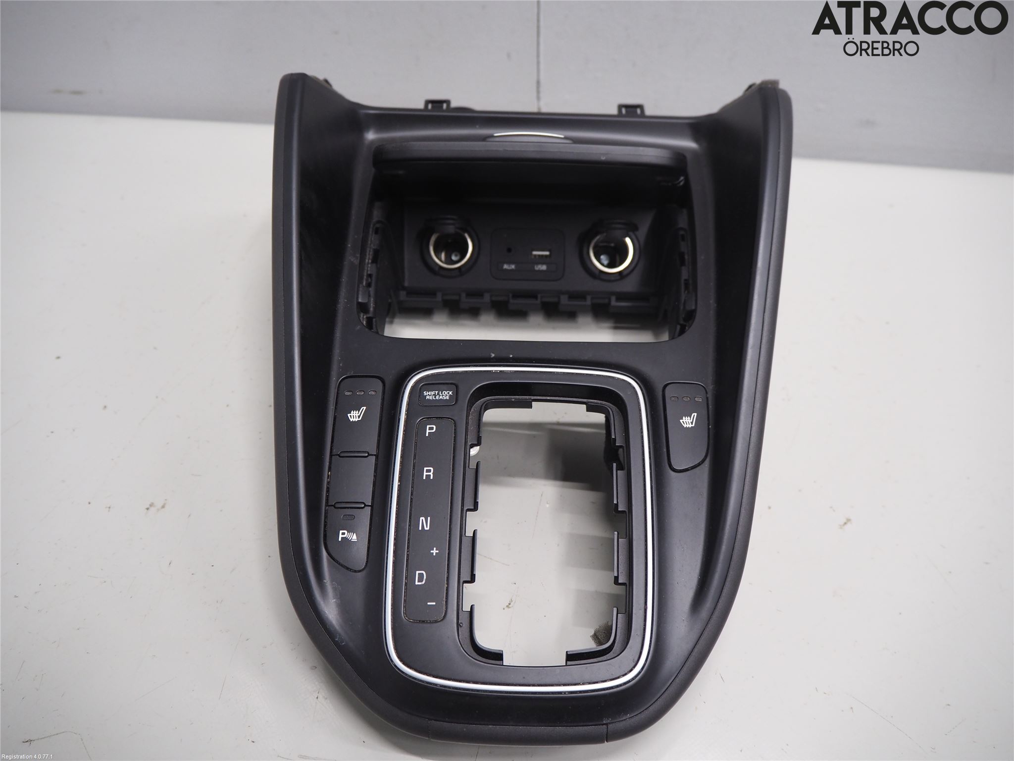 Kia CARENS III 13-19 Instrumentkonsoll Golv