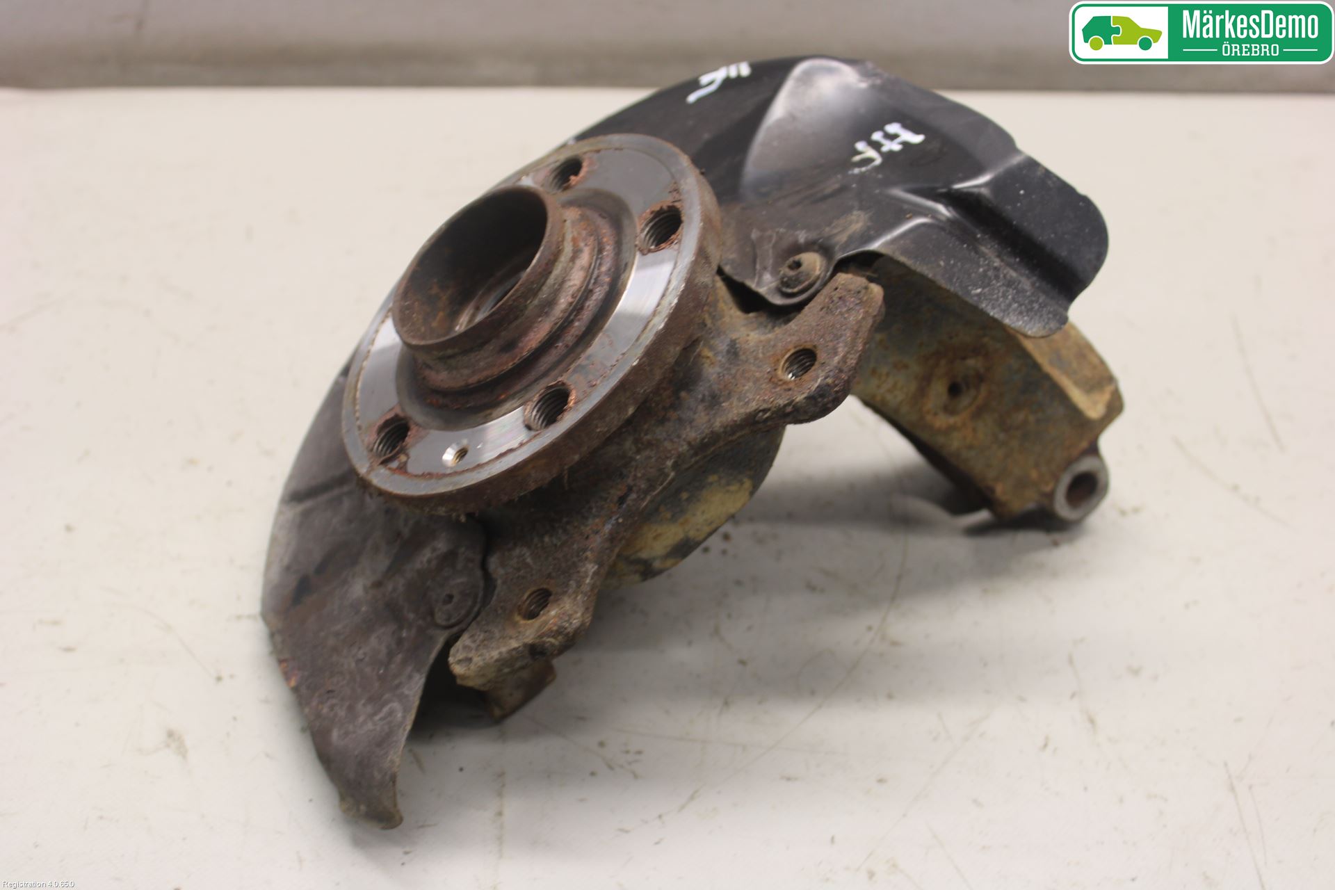 Audi A1/S1 11-18 Styrspindel Lagerhus Hö