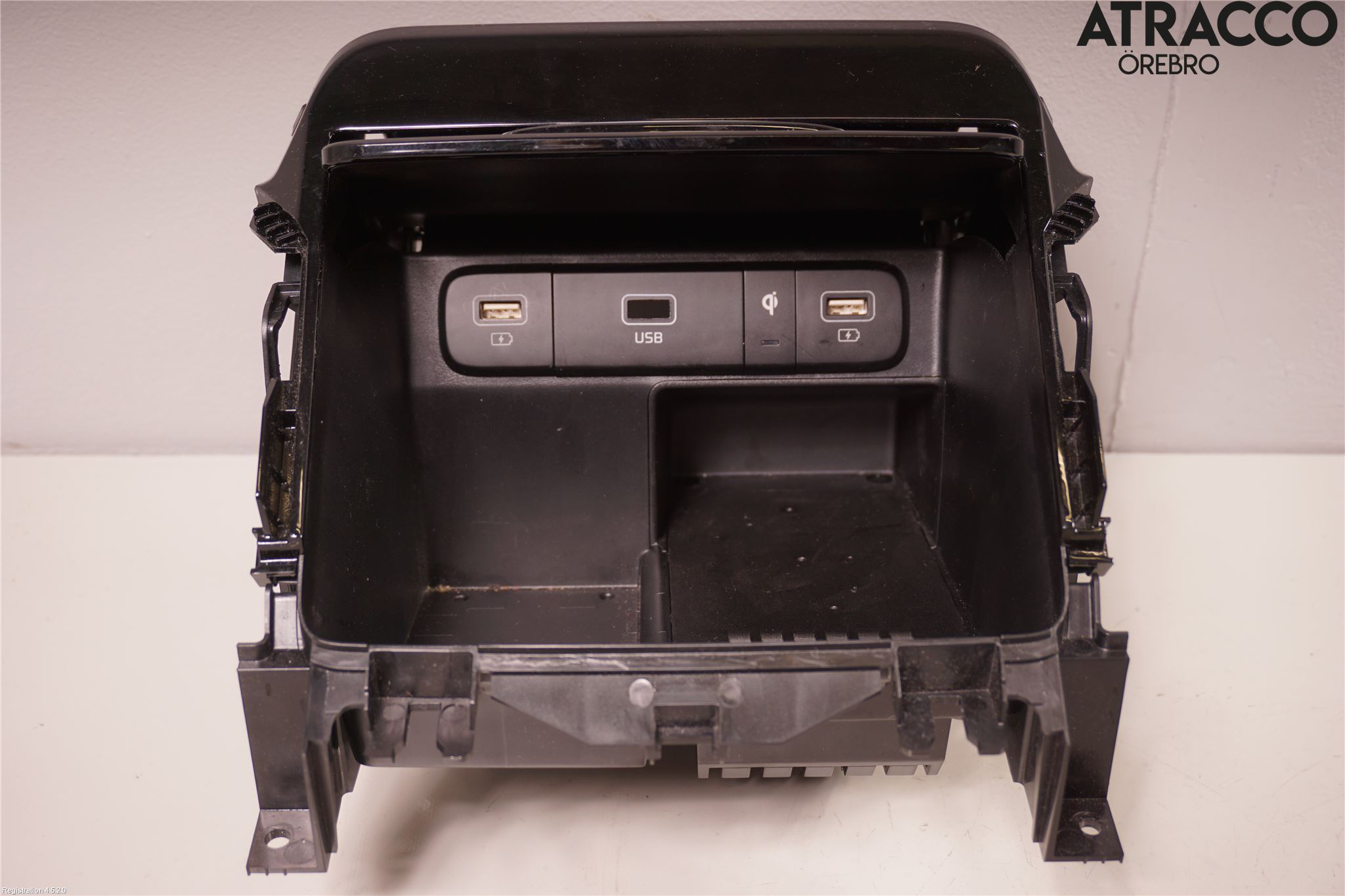 Kia SORENTO 21- Instrumentkonsoll Golv