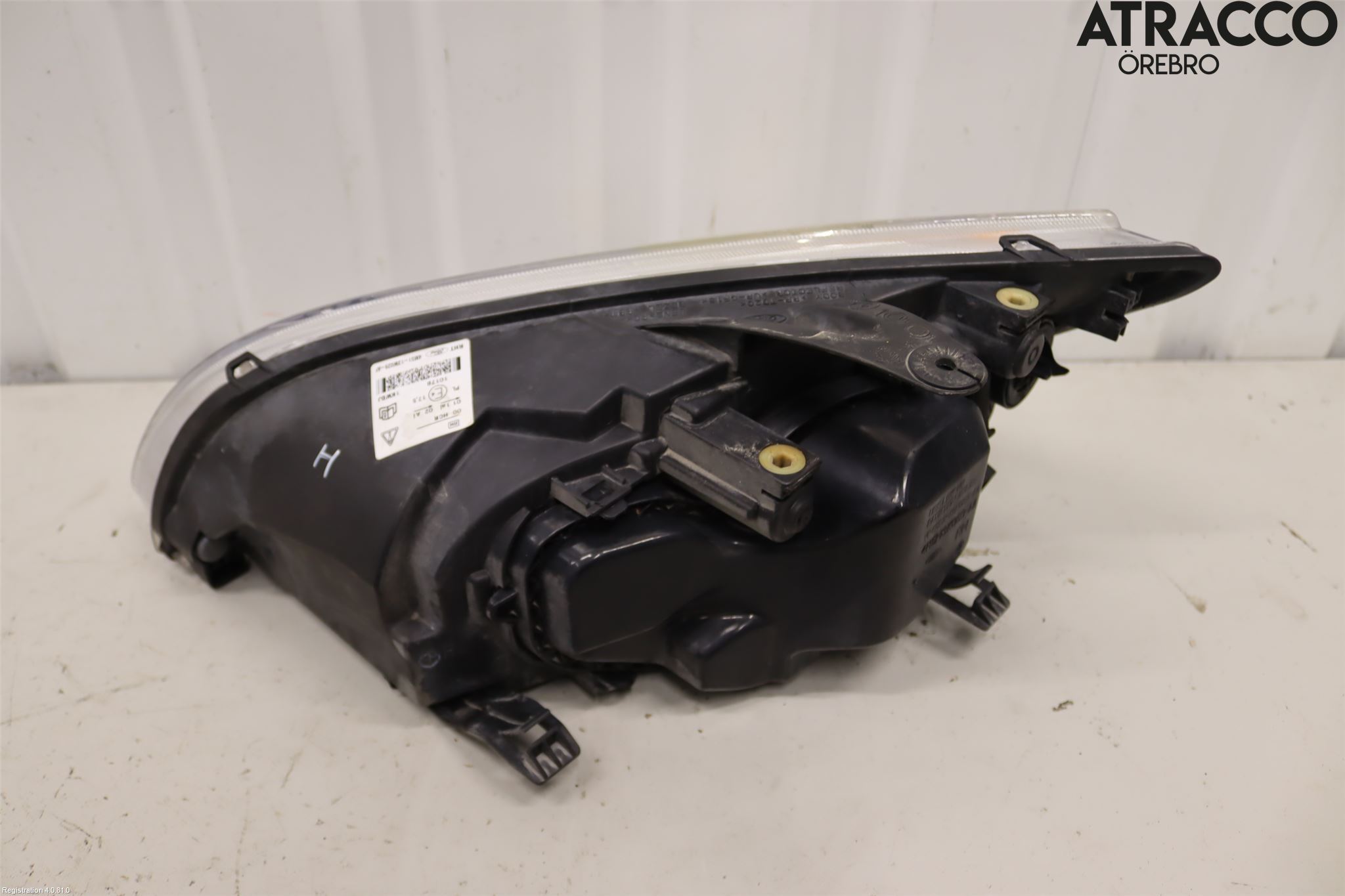 Ford FOCUS     04-07 Strålkastare Höger