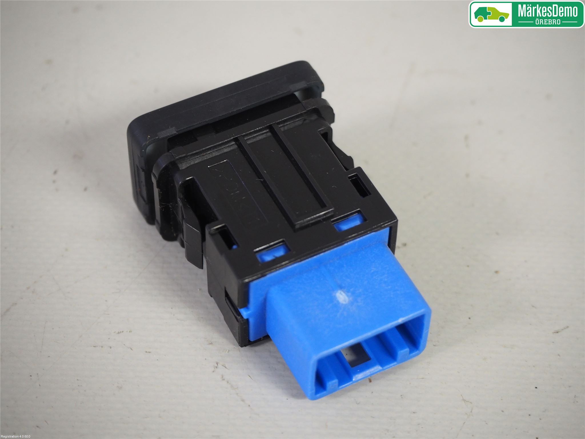 Mitsubishi OUTLANDER 13-21 Strömställare Baklucka