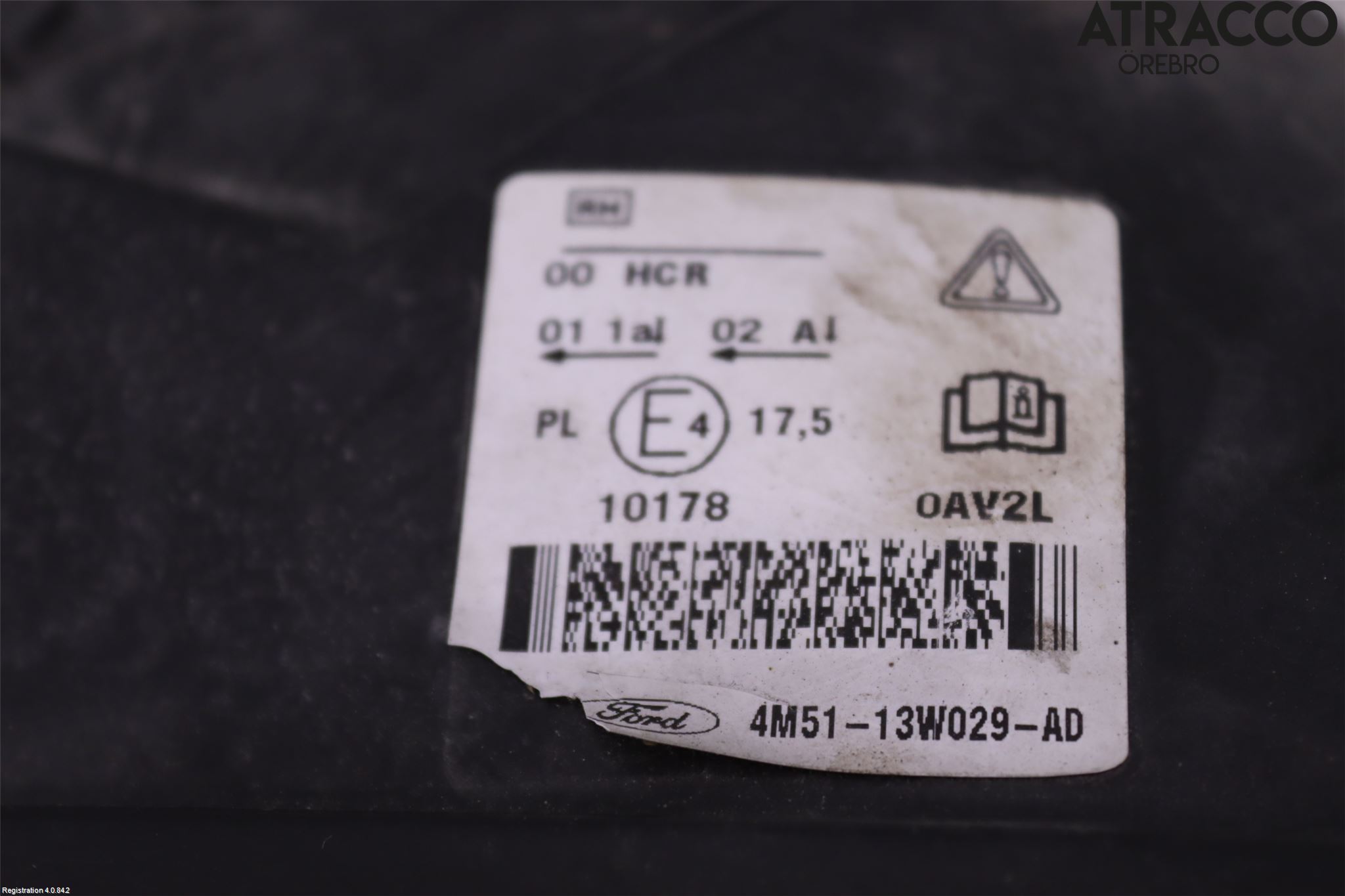 Ford FOCUS     04-07 Strålkastare Höger