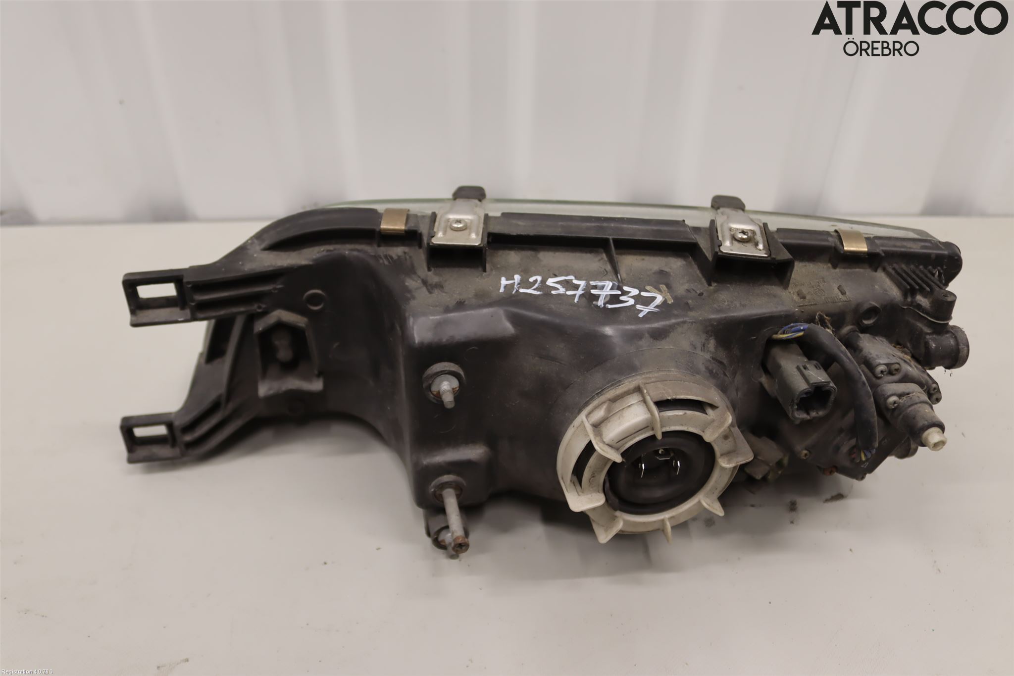 Nissan ALMERA    96-00 Strålkastare Höger