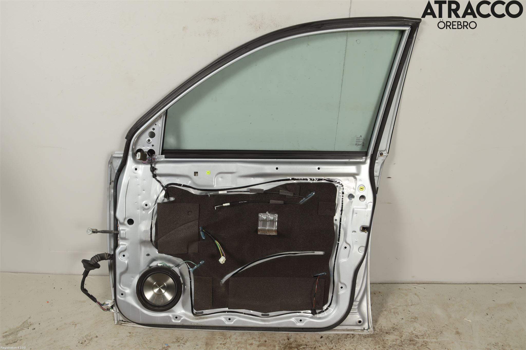 Mitsubishi L200 06-15 Dörr Fram Höger