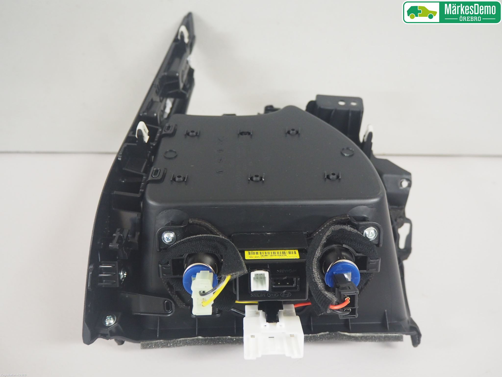 Kia SPORTAGE (QL) 16-21 Instrumentkonsoll Golv