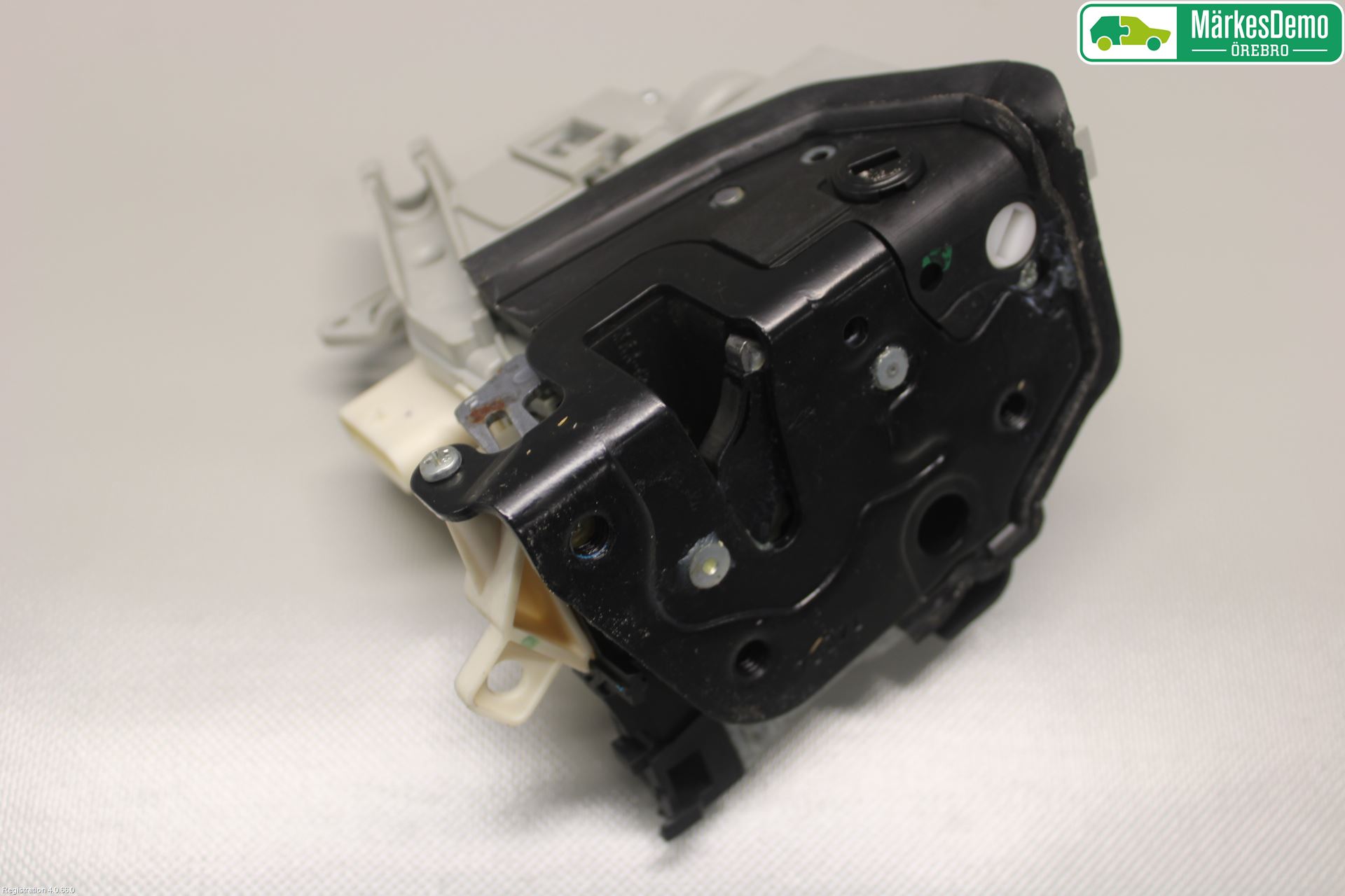 Audi A4 12-15 Låskista-Dörrlås