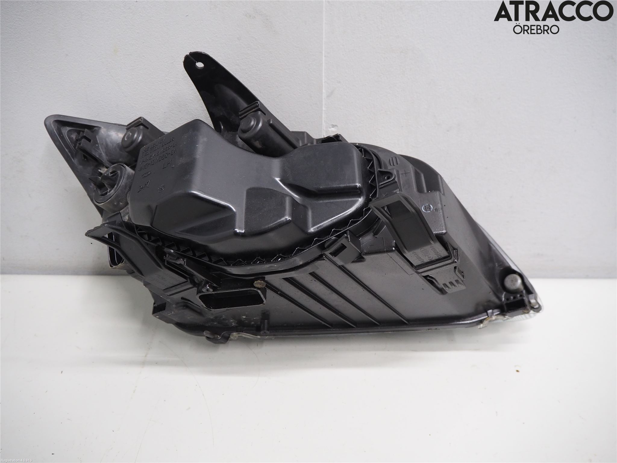 Ford FOCUS     04-07 Strålkastare Vänster