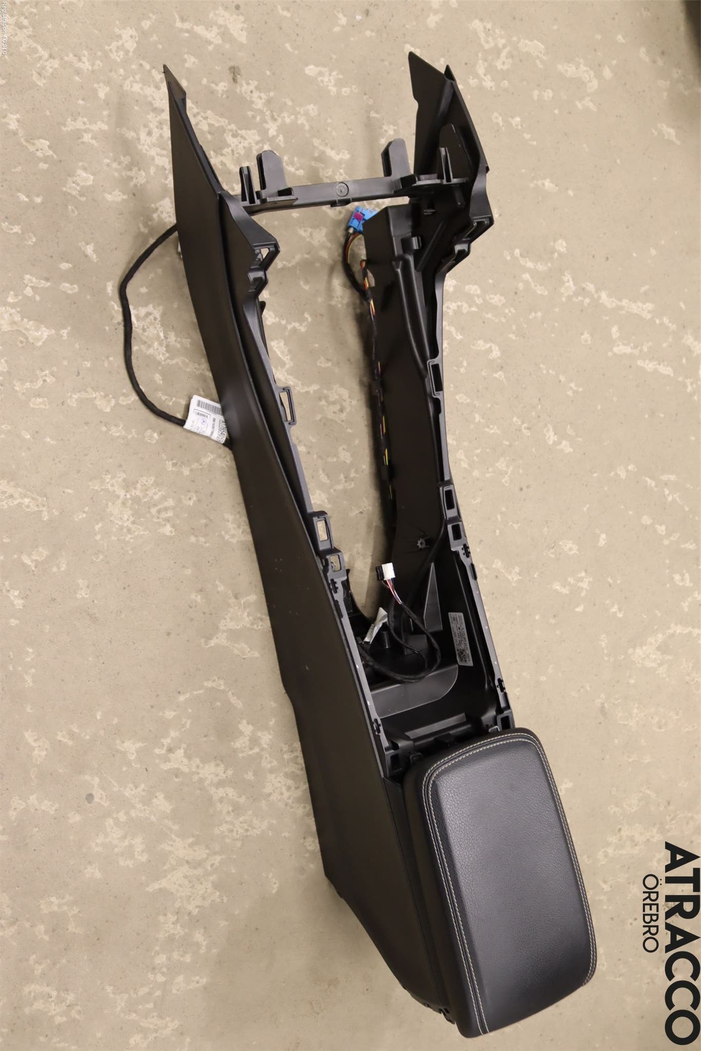 Mercedes-Benz MB GLA-KLASS (X156) 13-20 Instrumentkonsoll Golv