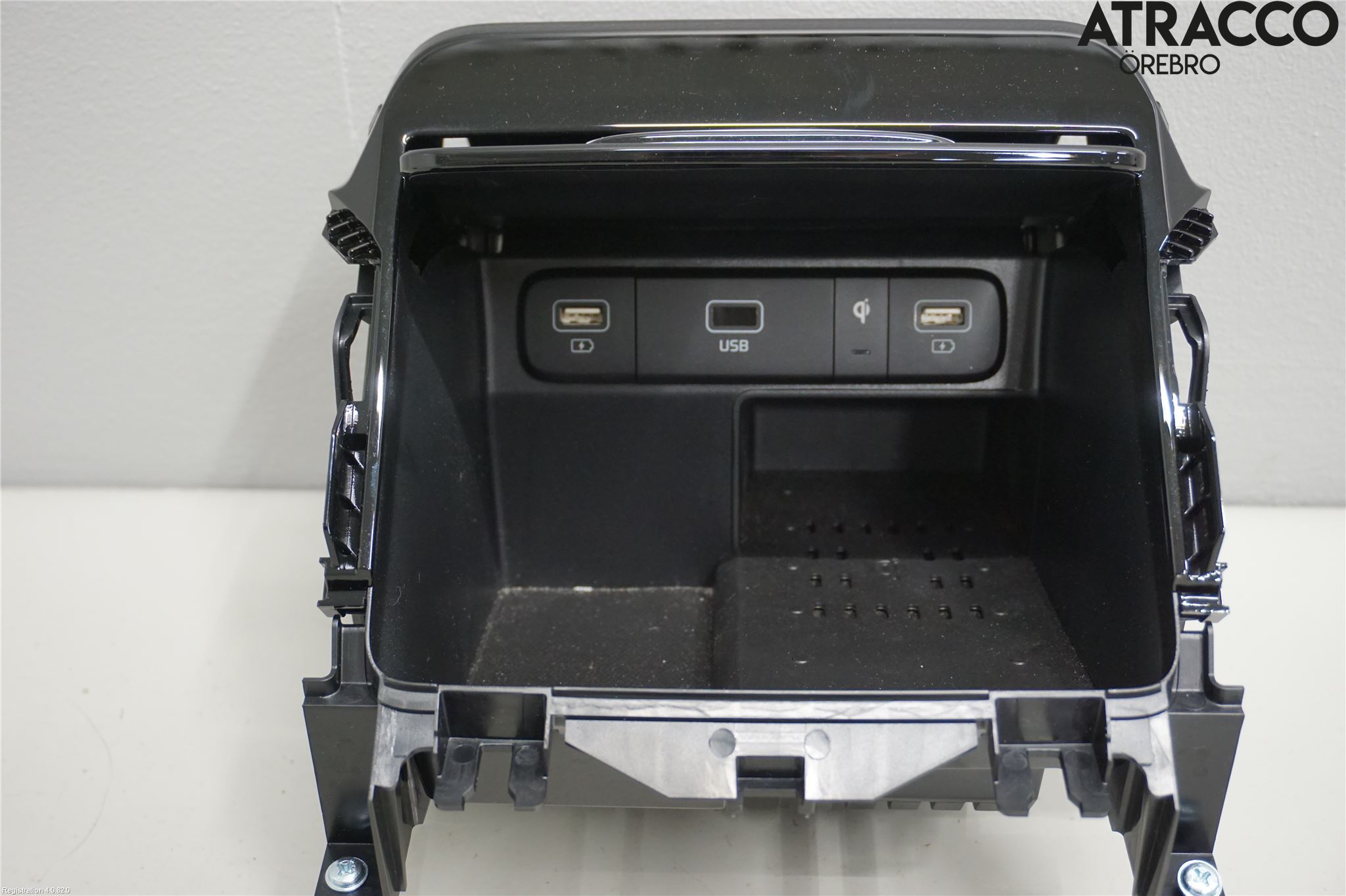 Kia SORENTO 21- Instrumentkonsoll Golv