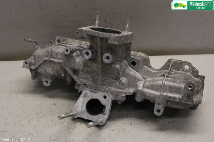 Toyota AVENSIS 09-15 Grenrör Insug