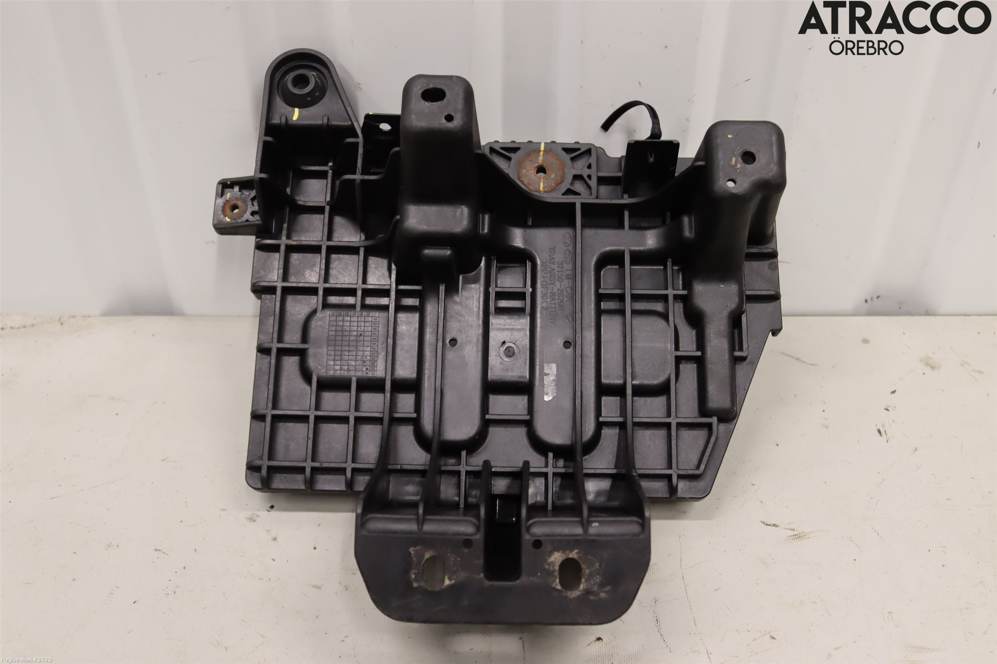Kia SPORTAGE (SL) 11-15 Batterilåda-Fäste-Hållare