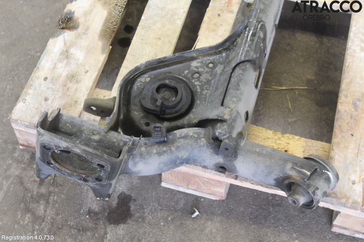 Nissan JUKE 14-19 Bakaxelbalk