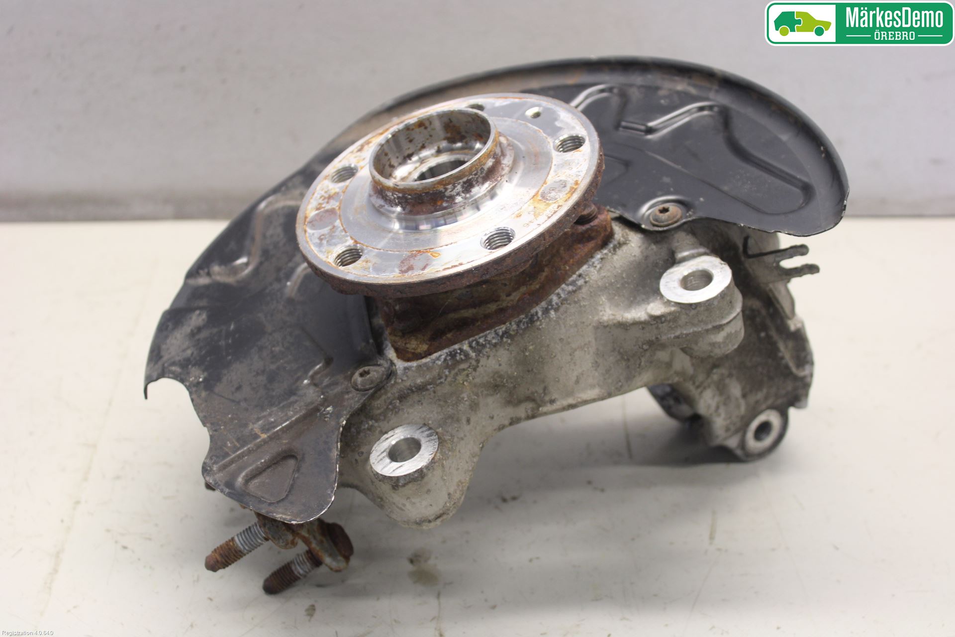 Volkswagen VW PASSAT 15-19 Styrspindel Lagerhus Hö