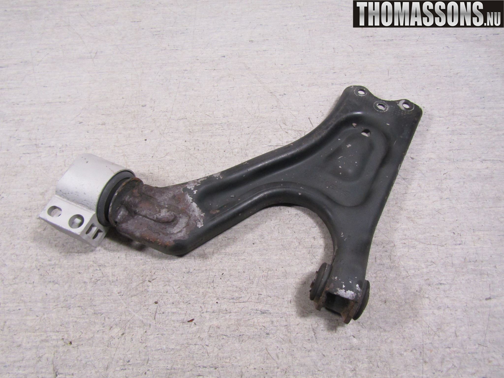 Saab 9-5     06-10 Bärarm Fram Undre Vä