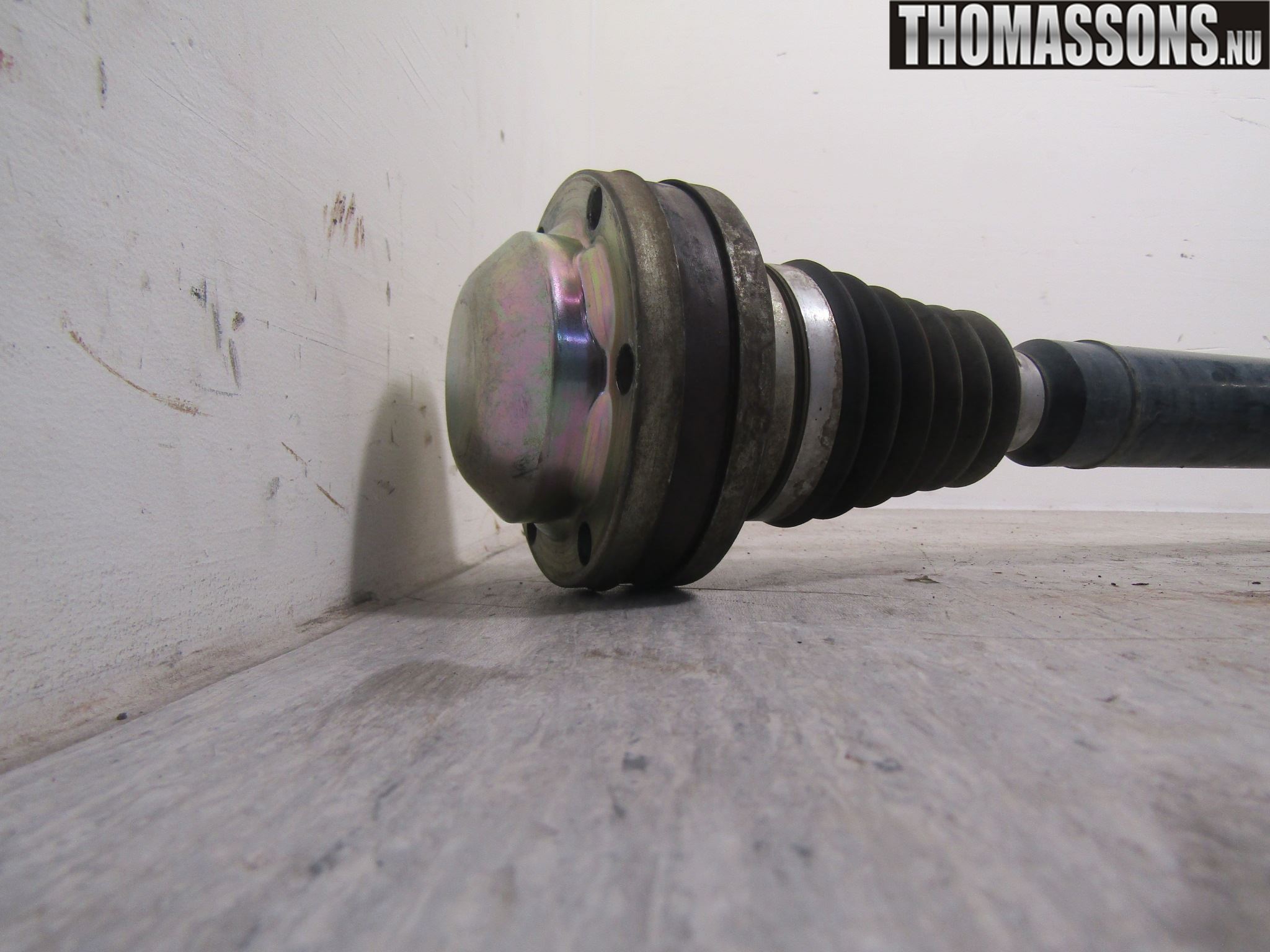 Volkswagen VW CADDY      04-10 Drivaxel Fram Höger