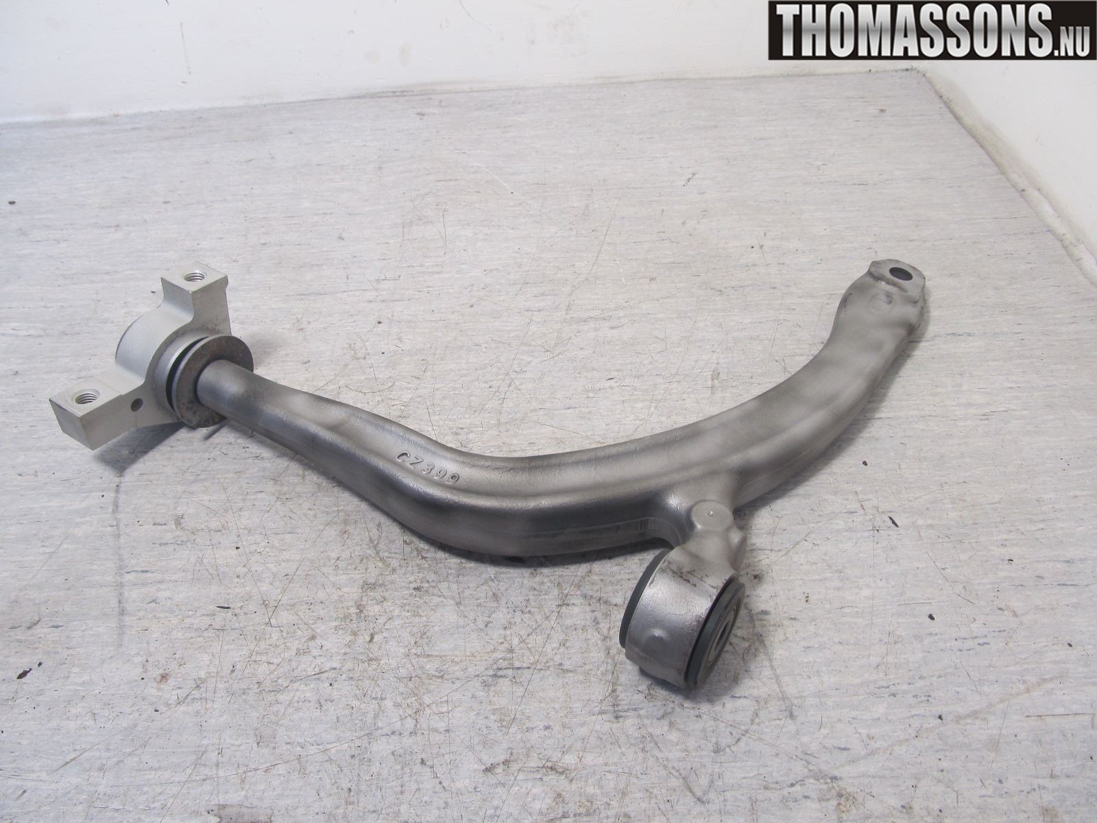 Citroen C5     05-08 Bärarm Fram Undre Hö