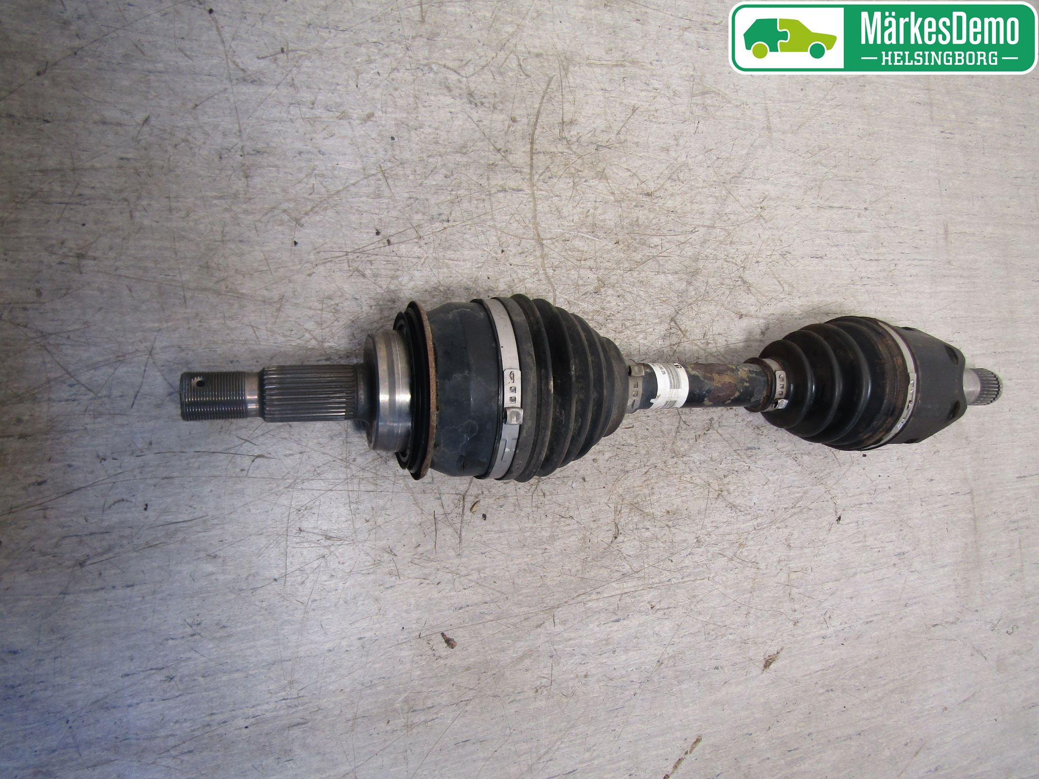 Toyota HILUX 05-16 Drivaxel Fram Vänster
