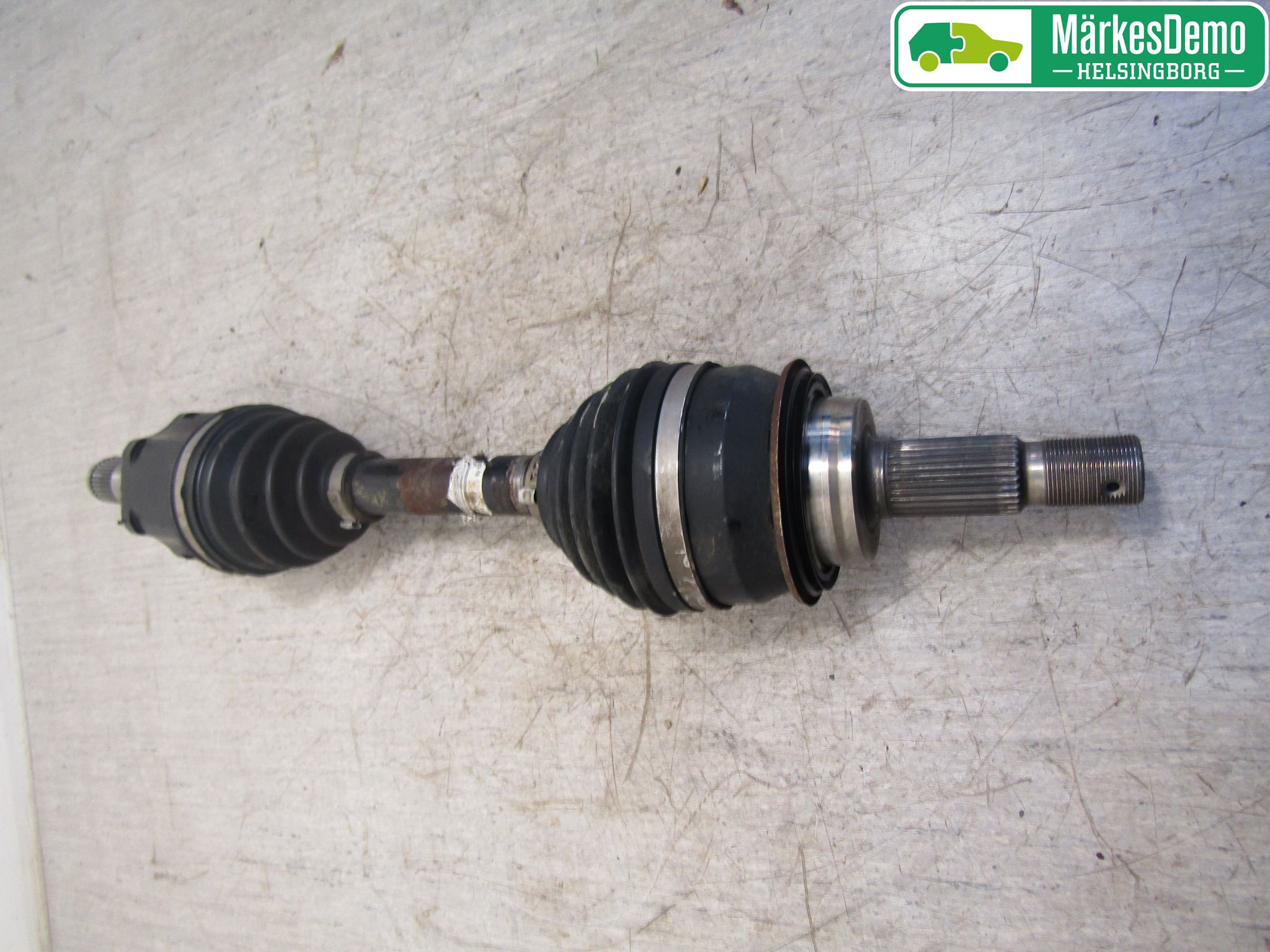 Toyota HILUX 05-16 Drivaxel Fram Höger