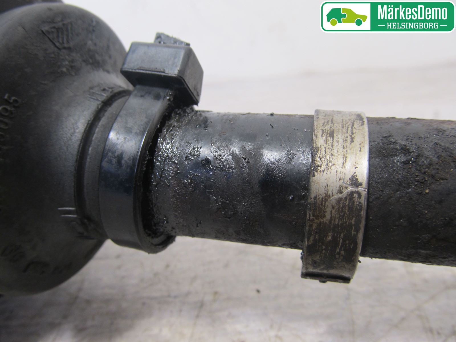 Nissan NAVARA 05-16 Drivaxel Fram Höger