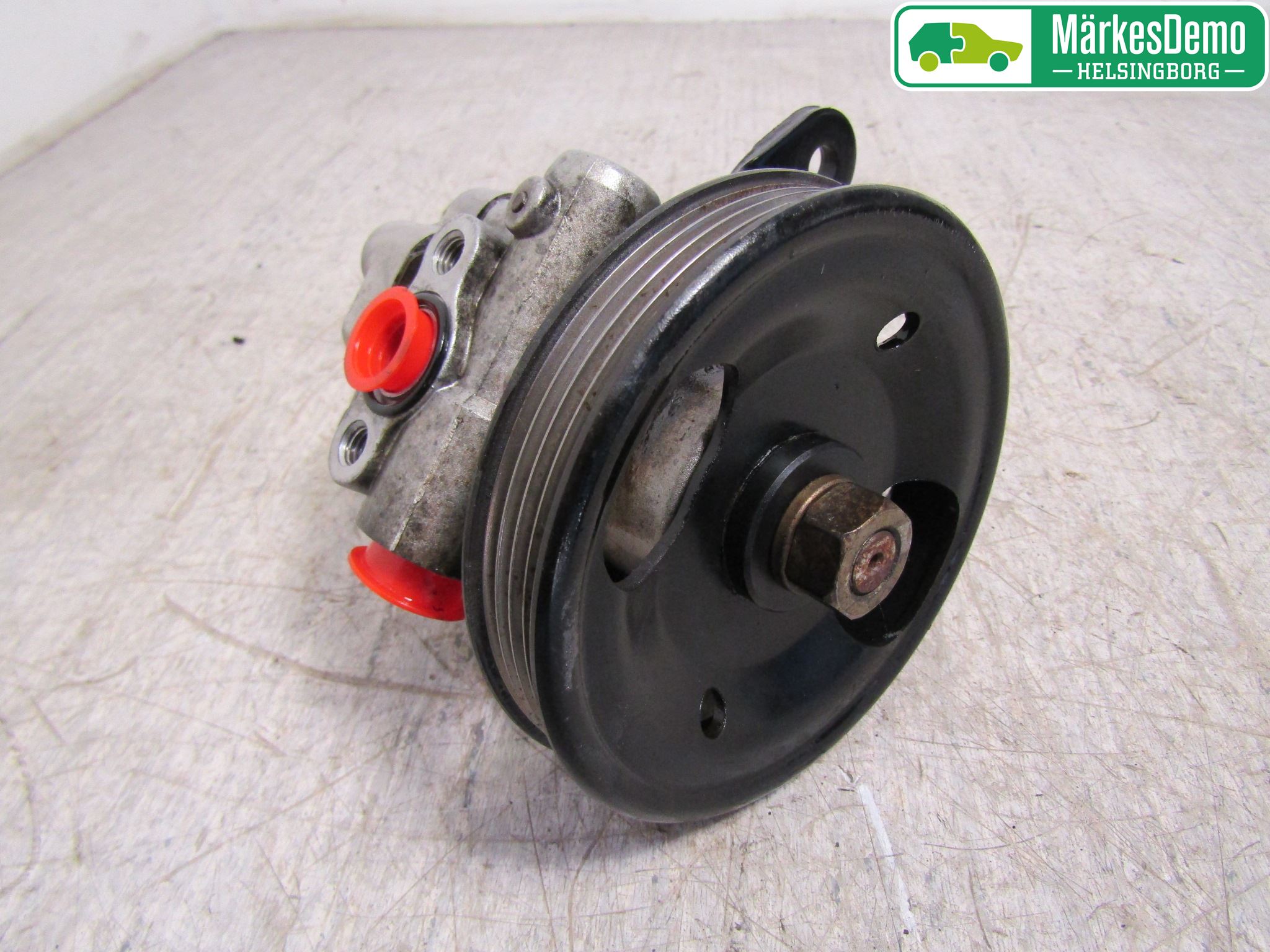 Nissan NAVARA 05-16 Styrservopump