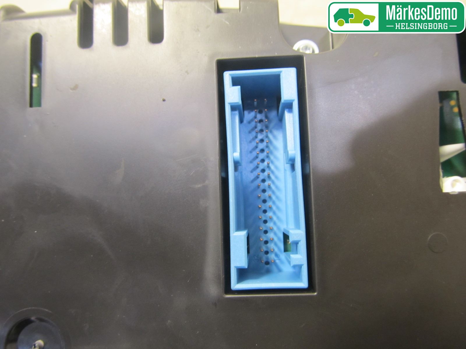 Volkswagen VW PASSAT 11-14 Instrument Komb