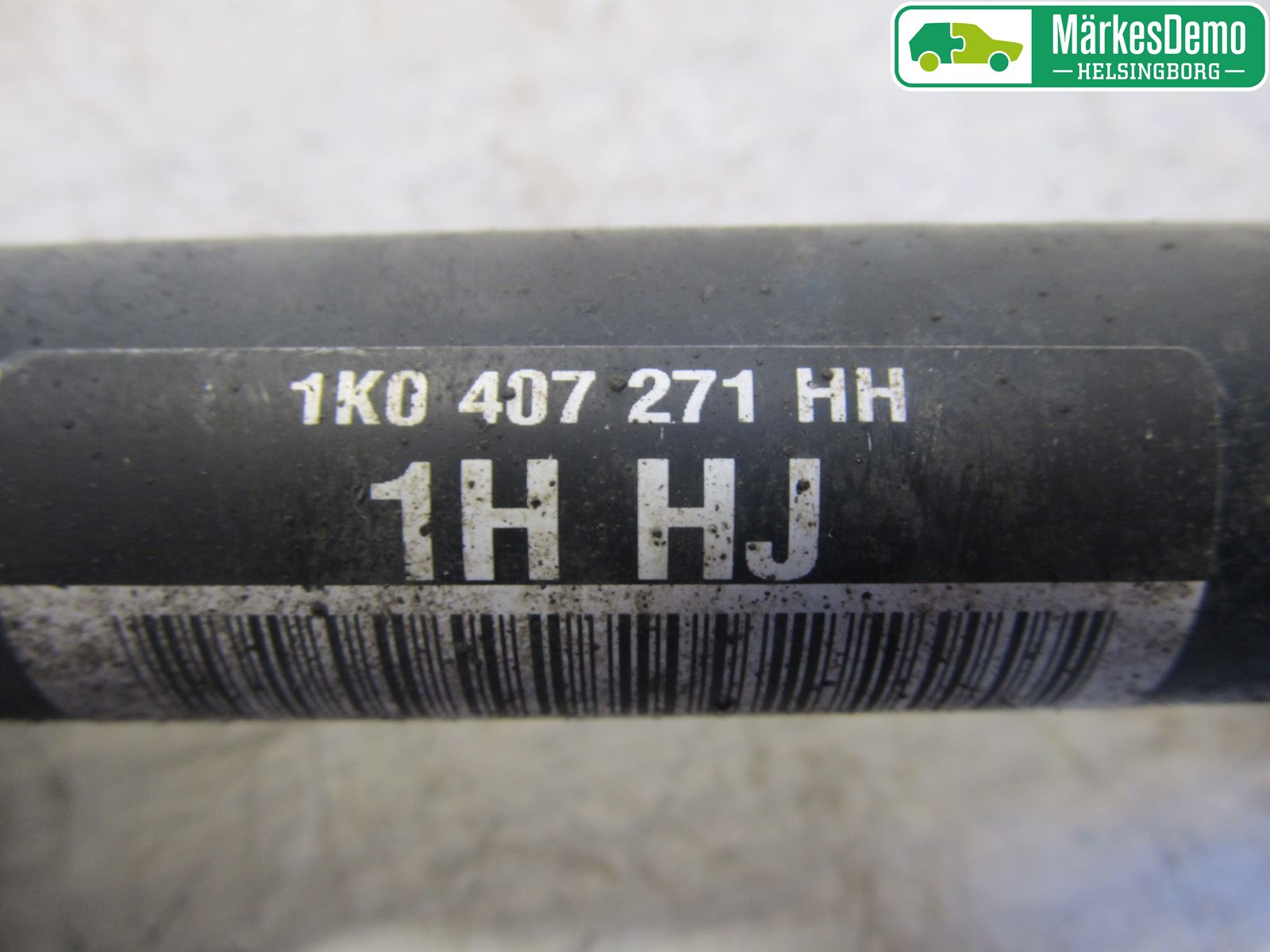 Volkswagen VW PASSAT 11-14 Drivaxel Fram Vänster