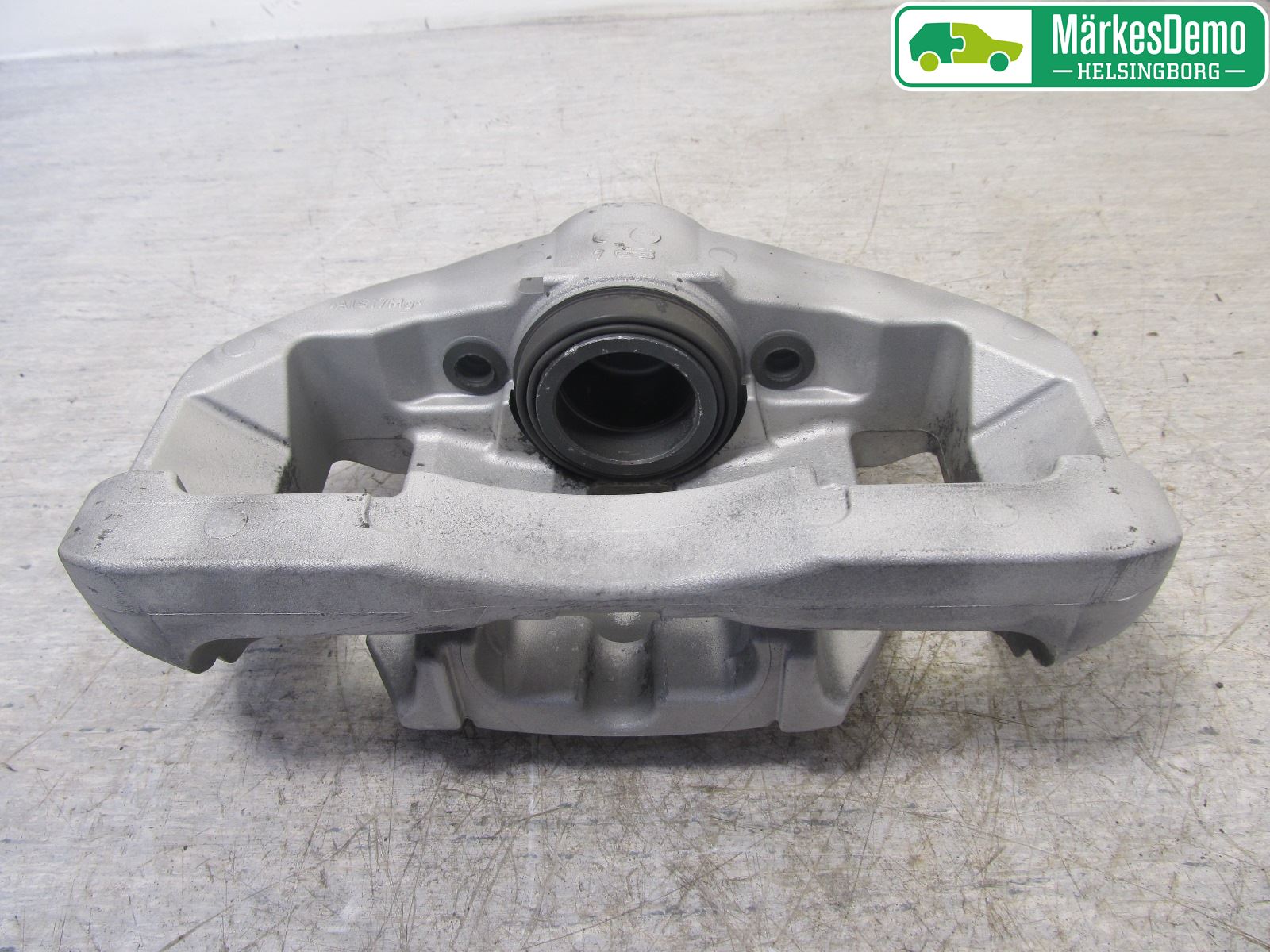 BMW 5 F10/F11/F18 09-17 Bromsok Fram Höger